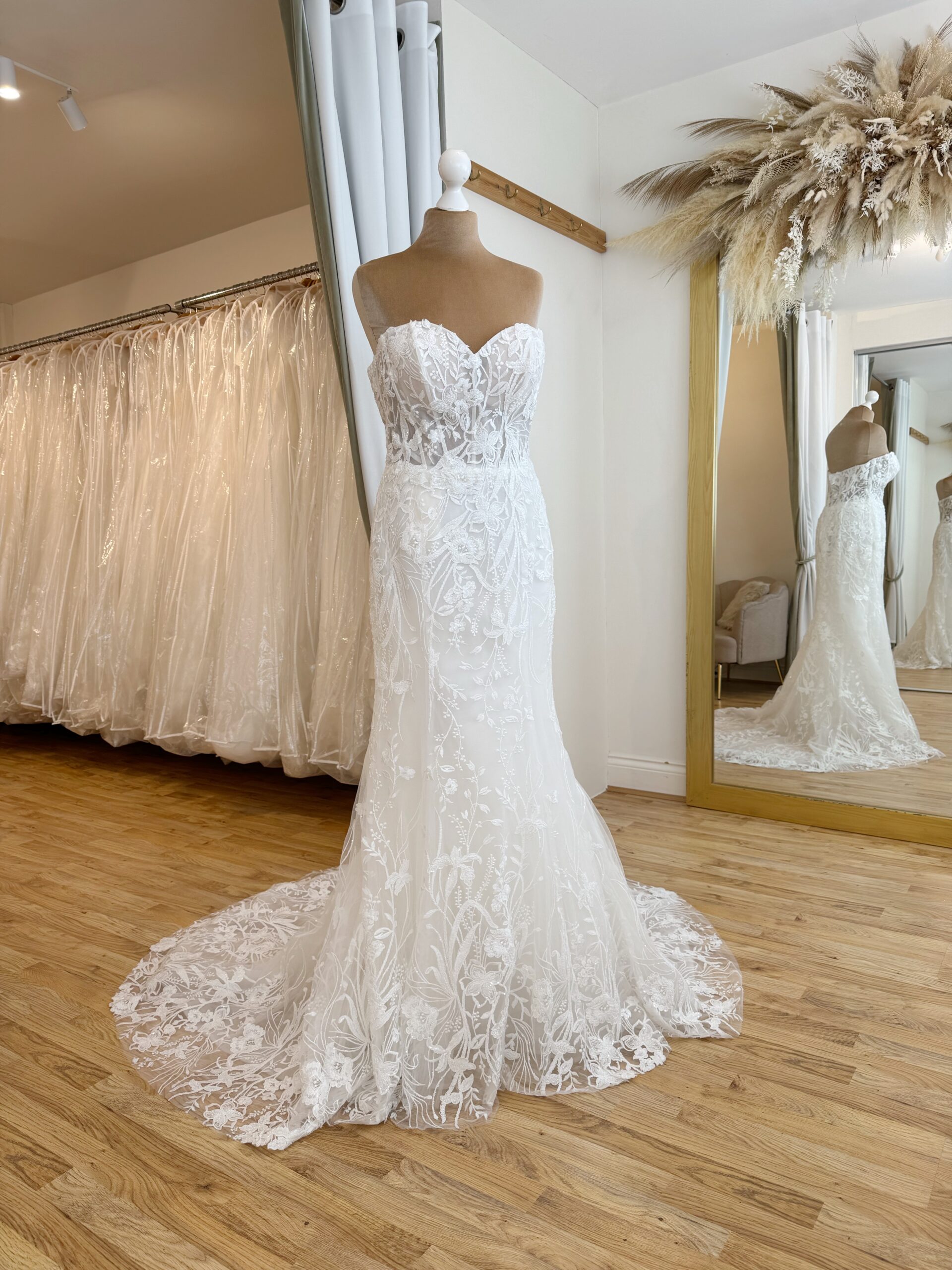April Banbury Aluna Size 14 Wedding dress for sale Lucy Hart Bridal Leighton Buzzard Bridal Shop Bedfordshire