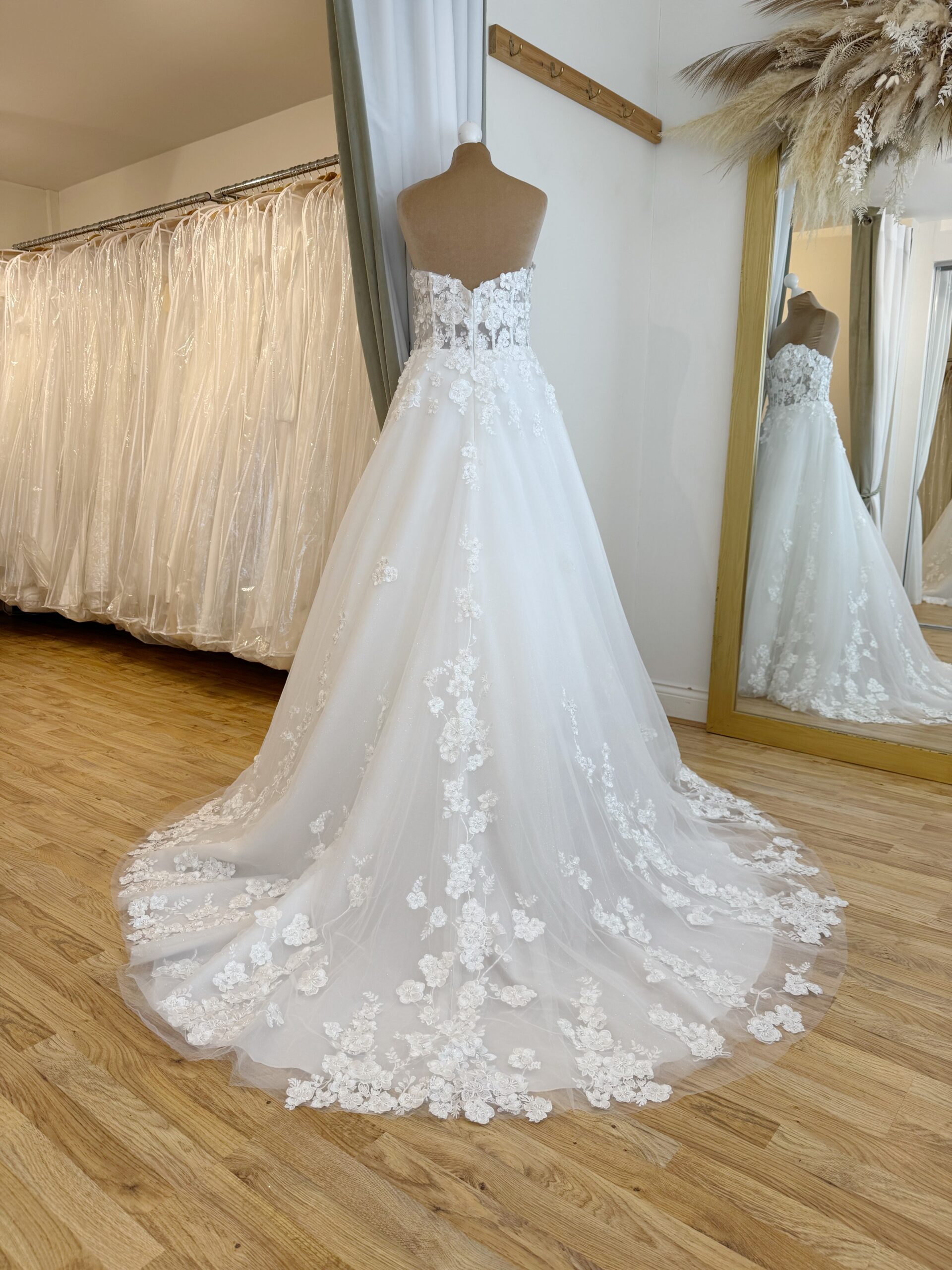 Herawhite Daniella Size 14 wedding dress for sale Lucy Hart Bridal Leighton Buzzard Bridal Shop Bedfordshire