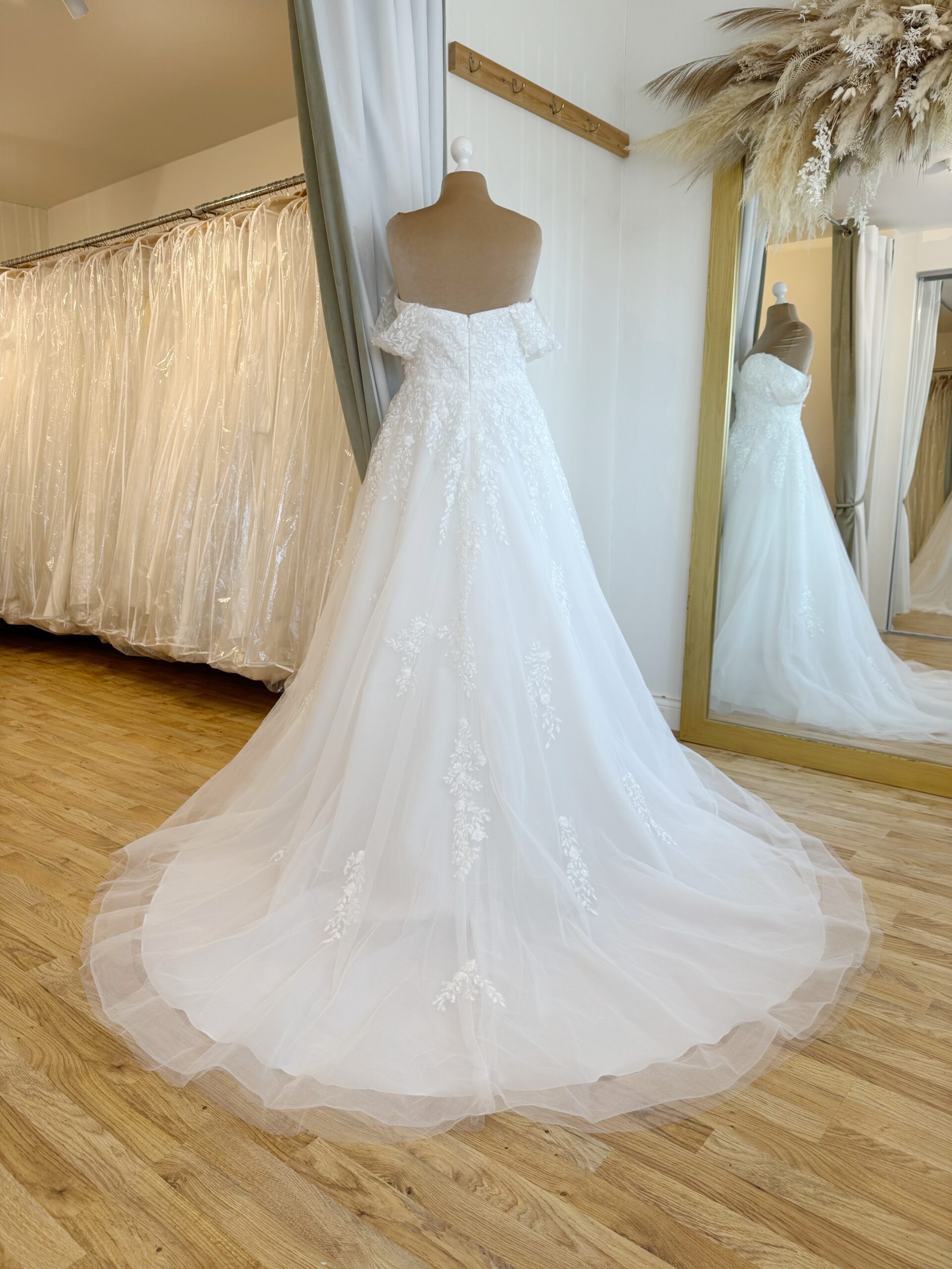 Herawhite Samantha Size 16 wedding dress for sale Lucy Hart Bridal Leighton Buzzard Bridal Shop Bedfordshire