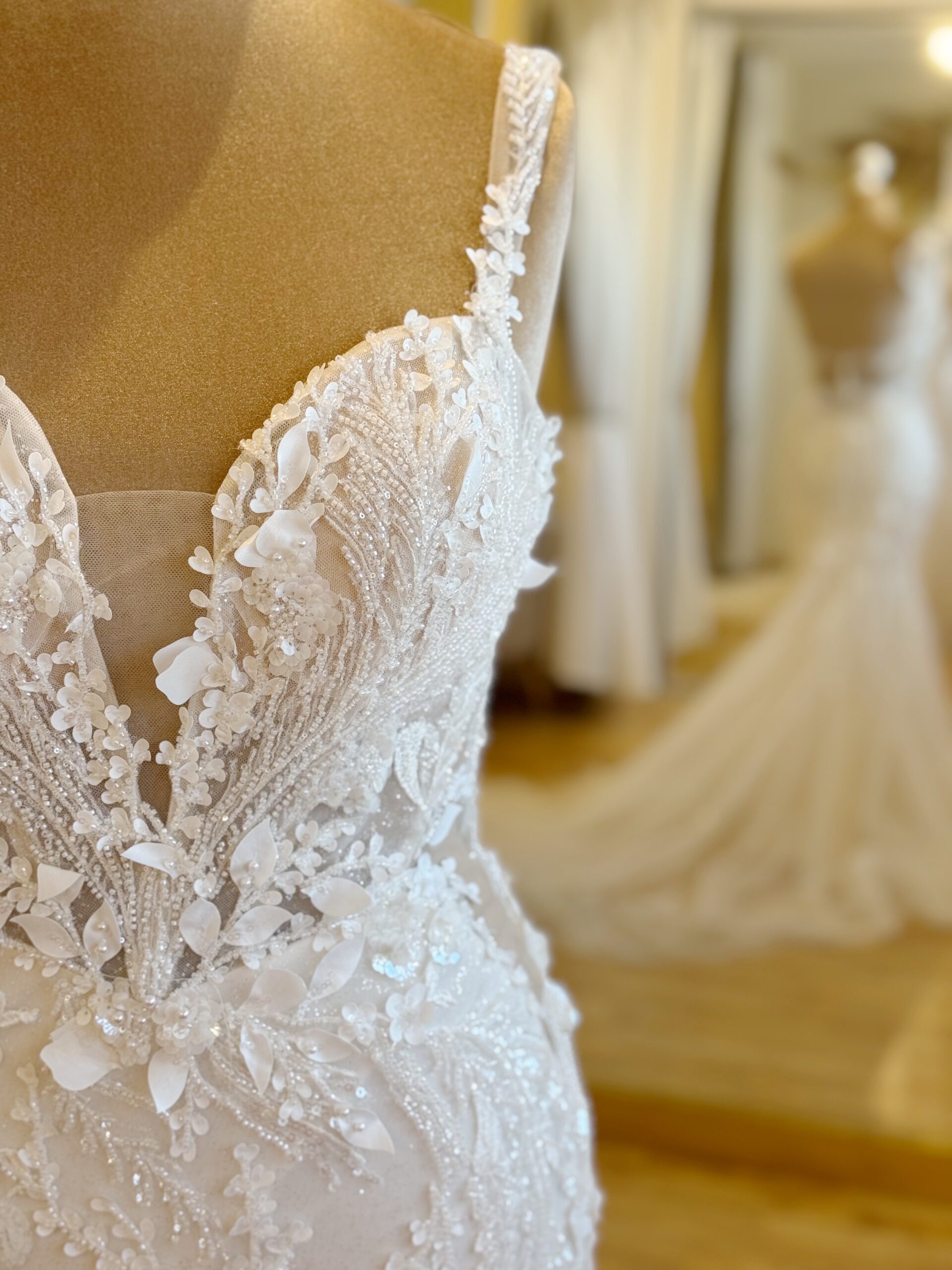 Enzoani Sidney Size 12-14 wedding dress for sale Lucy Hart Bridal Leighton Buzzard Bridal Shop Bedfordshire