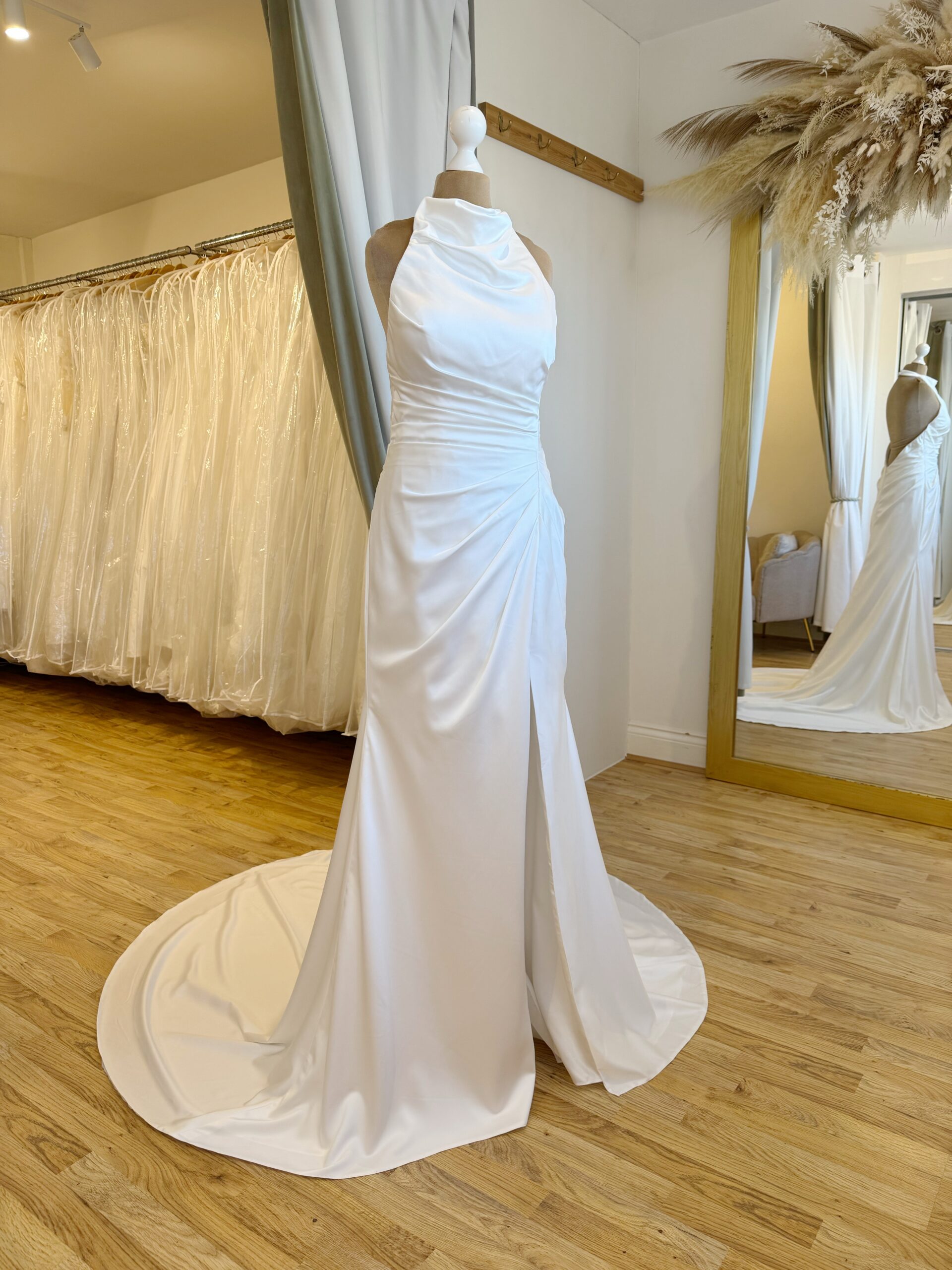 Herawhite Sadie Size 10 wedding dress for sale Lucy Hart Bridal Leighton Buzzard Bridal Shop Bedfordshire