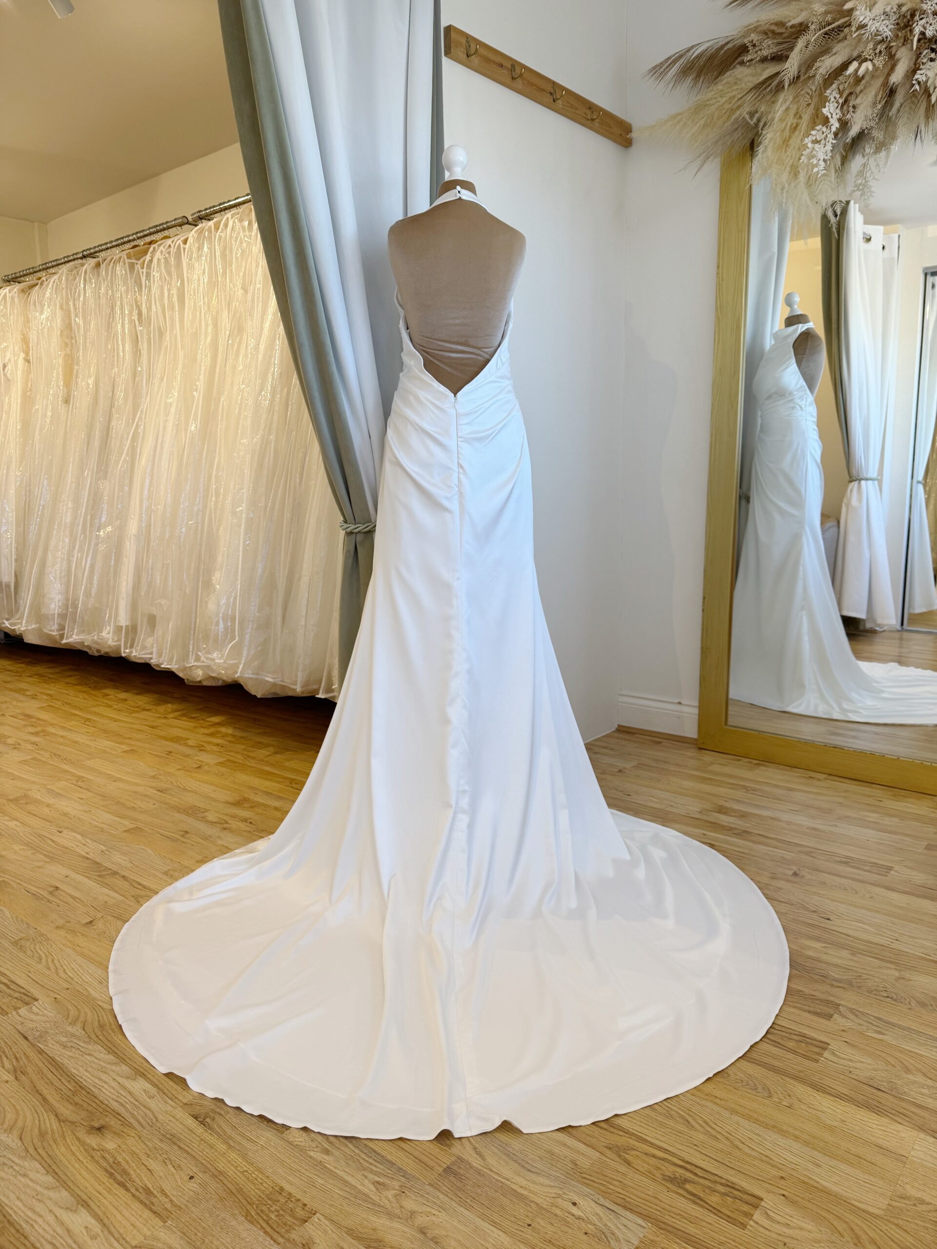 Herawhite Sadie Size 10 wedding dress for sale Lucy Hart Bridal Leighton Buzzard Bridal Shop Bedfordshire