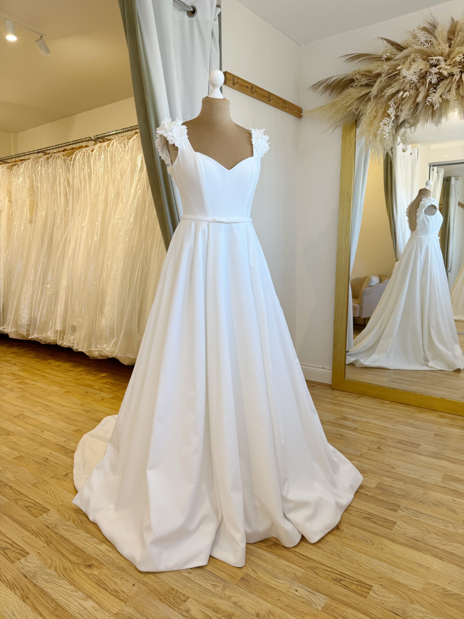 Ellis Bridal Lara Size 14 wedding dress for sale Lucy Hart Bridal Leighton Buzzard Bridal Shop Bedfordshire