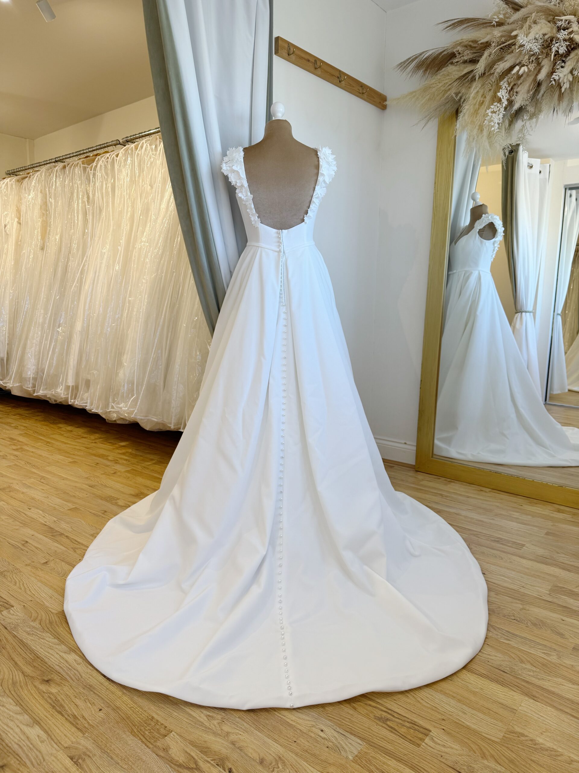 Ellis Bridal Lara Size 14 wedding dress for sale Lucy Hart Bridal Leighton Buzzard Bridal Shop Bedfordshire