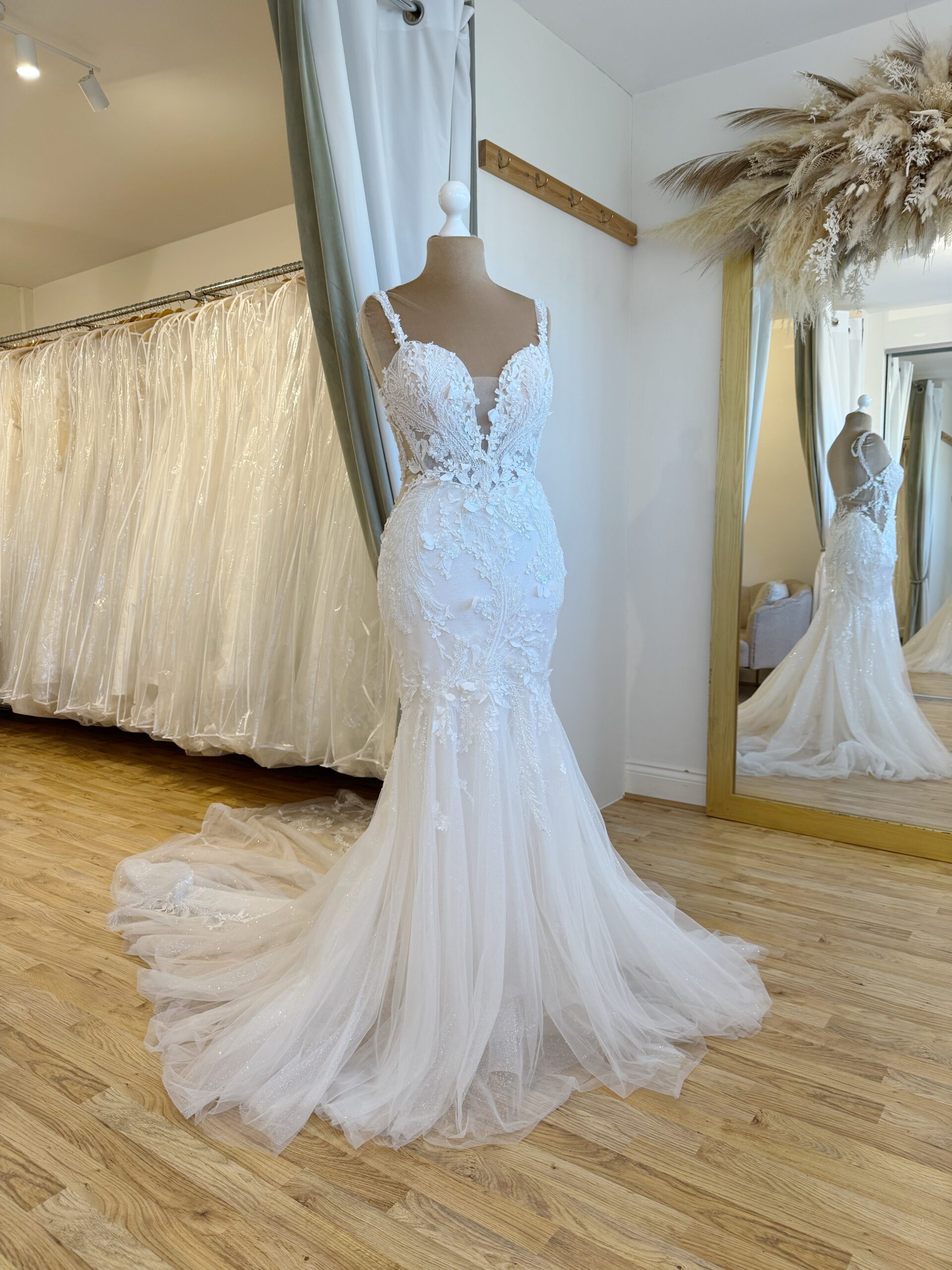 Enzoani Sidney Size 12-14 wedding dress for sale Lucy Hart Bridal Leighton Buzzard Bridal Shop Bedfordshire