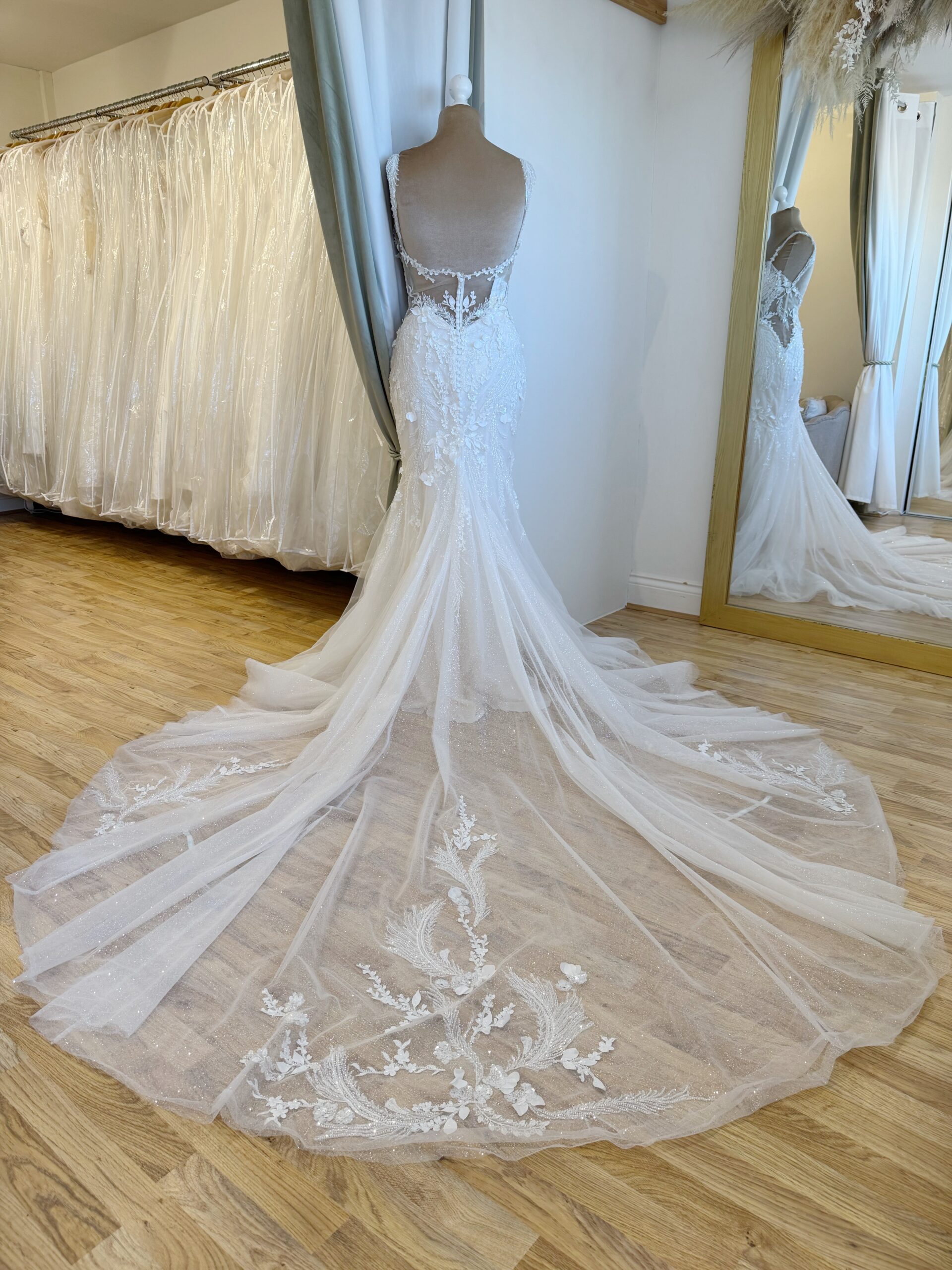 Enzoani Sidney Size 12-14 wedding dress for sale Lucy Hart Bridal Leighton Buzzard Bridal Shop Bedfordshire