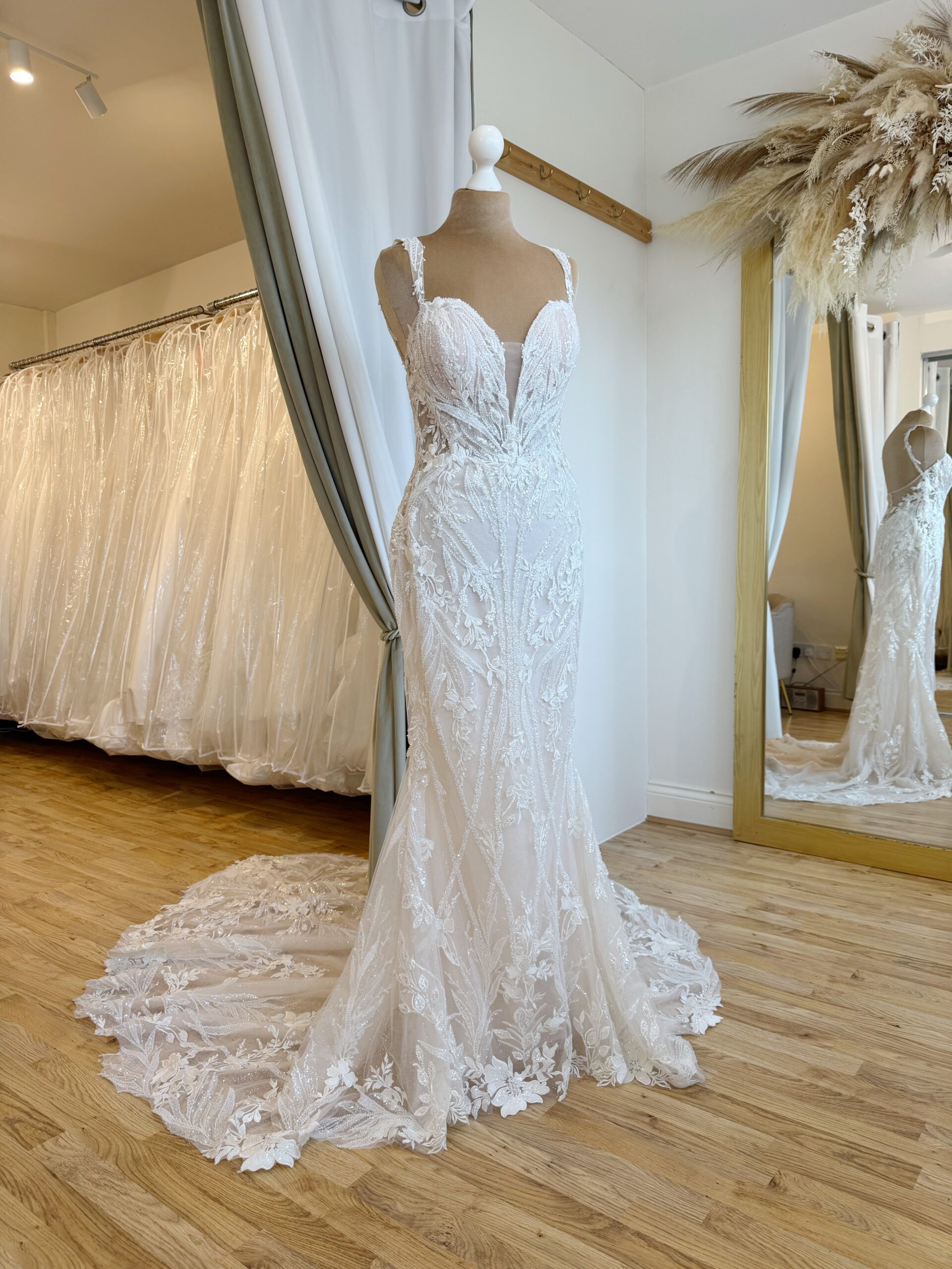 Enzoani Therese Size 12 wedding dress for sale Lucy Hart Bridal Leighton Buzzard Bridal Shop Bedfordshire