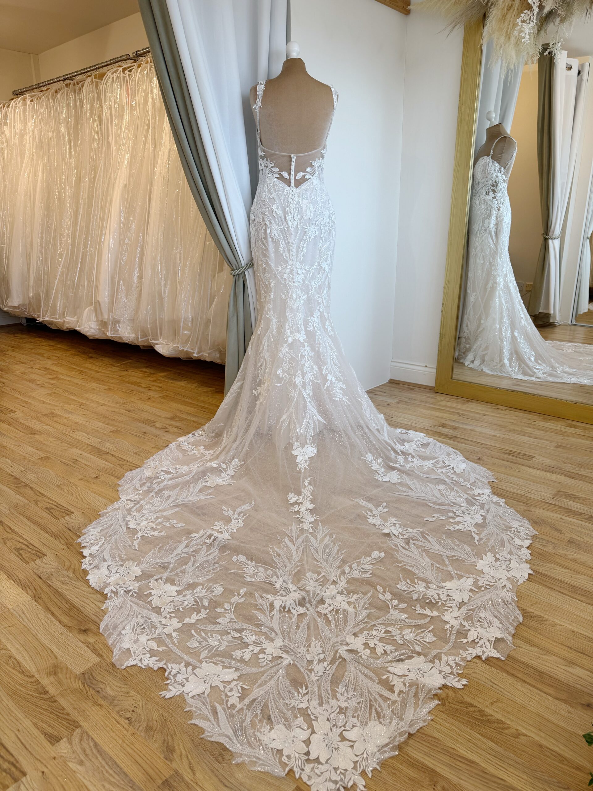 Enzoani Therese Size 12 wedding dress for sale Lucy Hart Bridal Leighton Buzzard Bridal Shop Bedfordshire